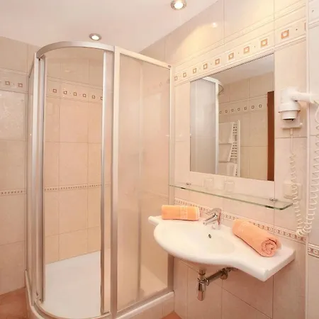 Lukashansl Otel Hundsdorf (Bruck an der Grossglocknerstrasse)